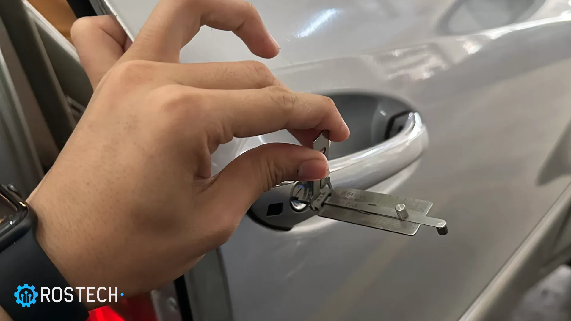 Awaryjne otwieranie samochodu Kwidzyn, zgubione klucze do auta RosTech