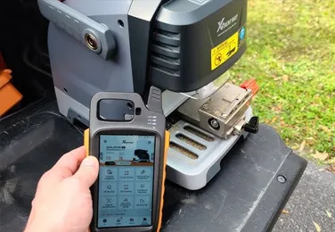 dorabianie grotu kluczyka samochodowego przy użyciu Lishi i Xhorse