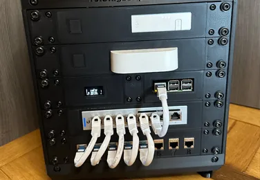 Mini Szafa Rack z serwerem
