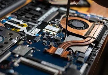 naprawa sprzętu komputerowego oraz składanie komputerów i wybór laptopów