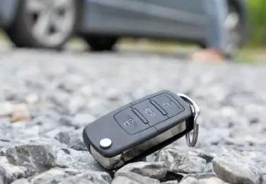 zgubione lub zatrzaśnięte klucze samochodowe - awaryjna pomoc