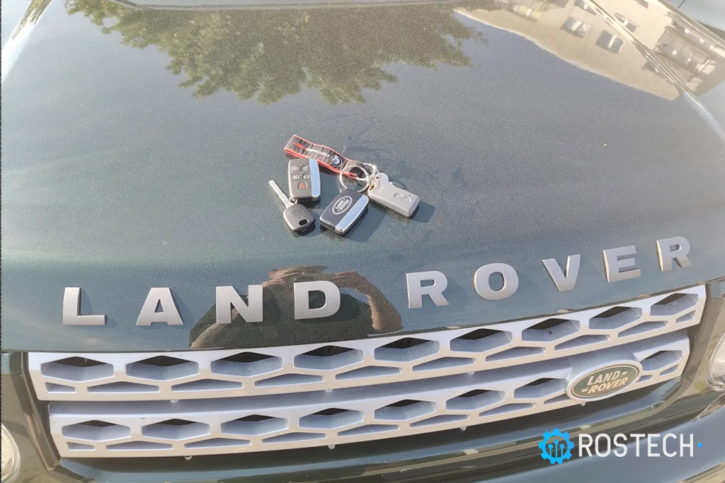 Kluczyki samochodowe z funkcją keyless do LandRover Discovery 4 oraz grot do otworzenia drzwi