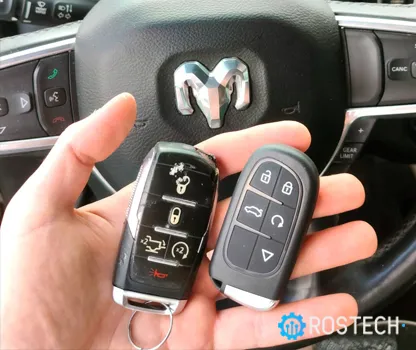 Dwa kluczyki w samochodzie Dodge RAM - Dorabianie kluczy przez RosTech Kwidzyn