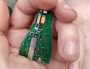 Naprawa elektryczna pilota samochodowego - płytka kluczyka do mercedesa